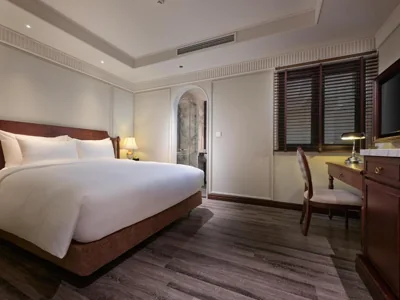 Colonial Deluxe matrimoniale con finestra interna — GRAND HOTEL du LAC Hanoi