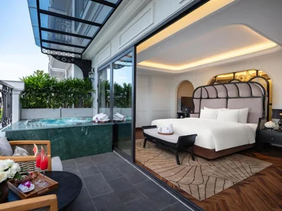 Grand Colonial Terrace Suite con vista sulla città, jacuzzi privata e vantaggi spa — GRAND HOTEL du LAC Hanoi